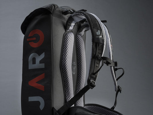 JARO:ONE – The multifunctional backpack with extendable tablet holder